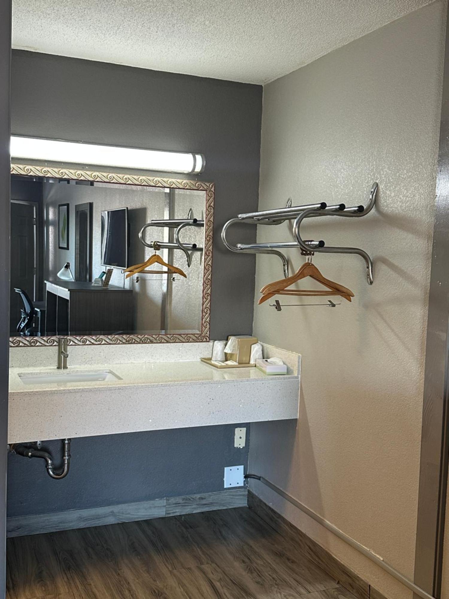 Executive Inn Locust Grove By Capital O Exterior foto