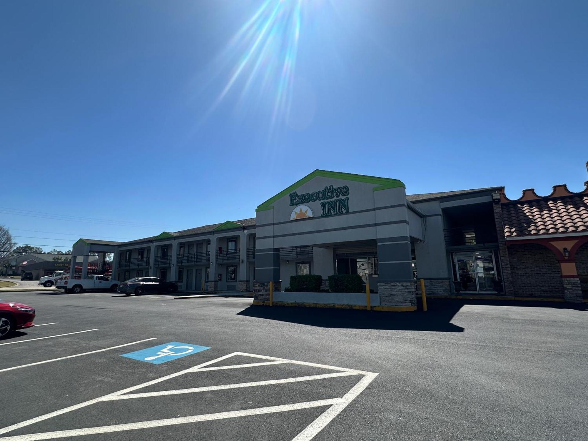 Executive Inn Locust Grove By Capital O Exterior foto